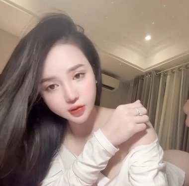 Chu Thúy Quỳnh trông rất xinh đẹp và sexy